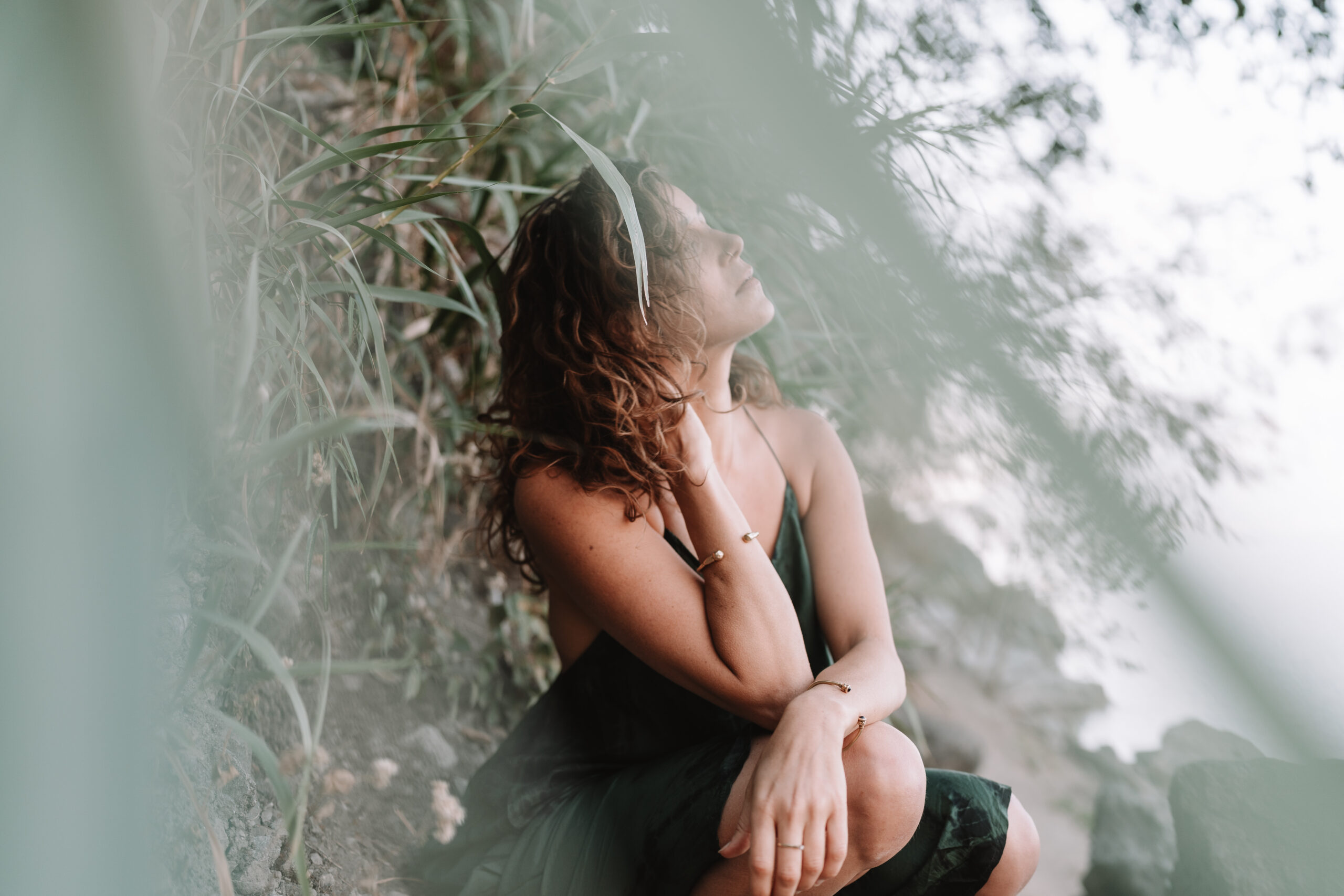 Lotte facilitating the Feminine Awakening workshop